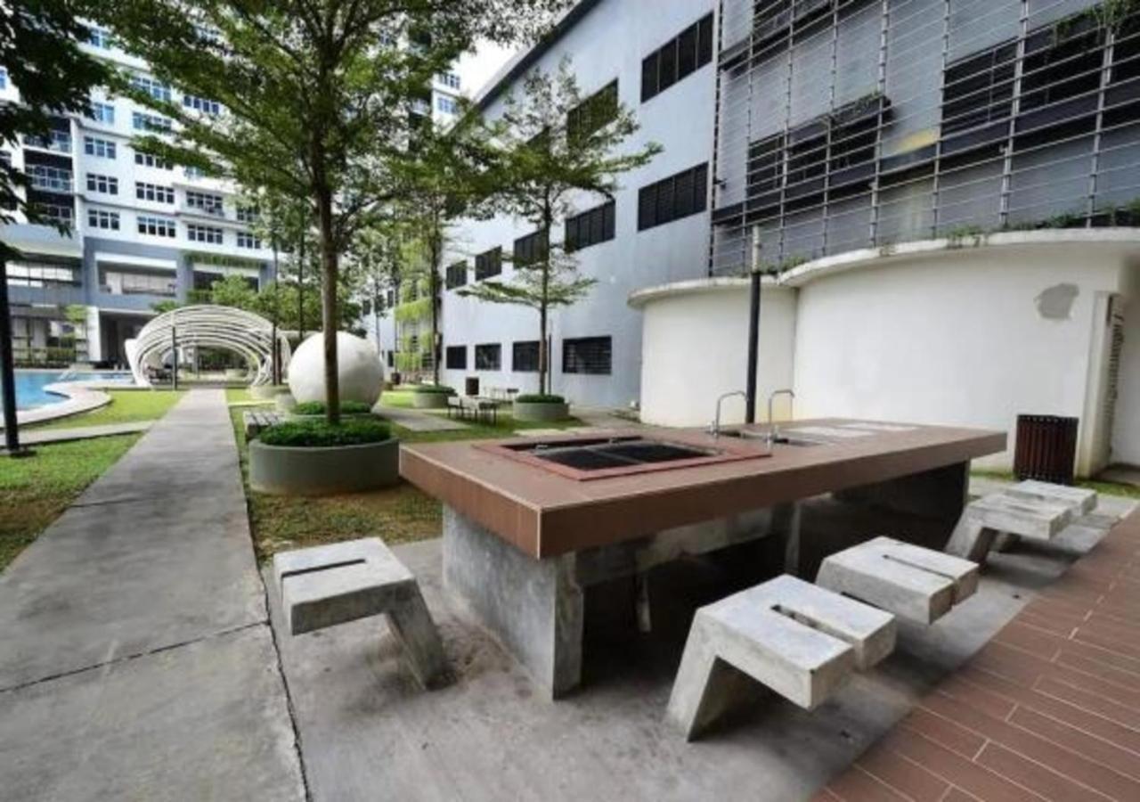 Puchong Skypod Residence, 1-5 Pax Cozy Unit, Walking Distance To Ioi Mall, 10Min Drive To Sunway Exterior photo